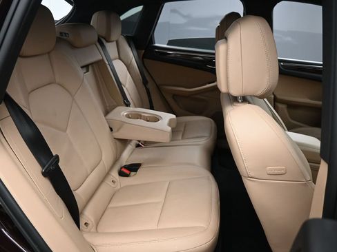 Used 2023 Porsche Macan S AWD/4WD image 9