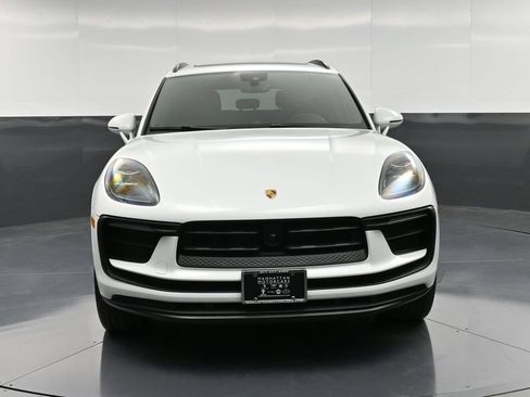 Certified 2025 Porsche Macan image 11