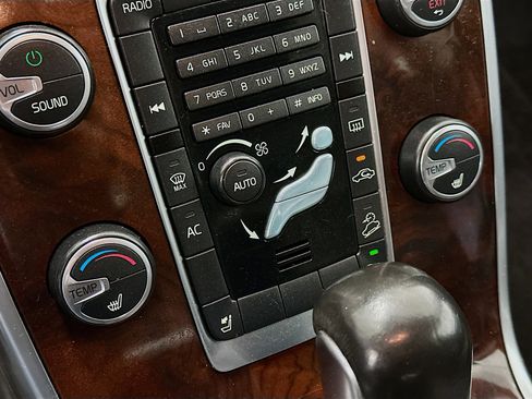 Used 2012 Volvo XC70 T6 image 22