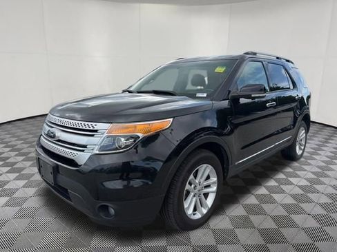 Used 2014 Ford Explorer XLT w/ Equipment Group 202A AWD/4WD image 12