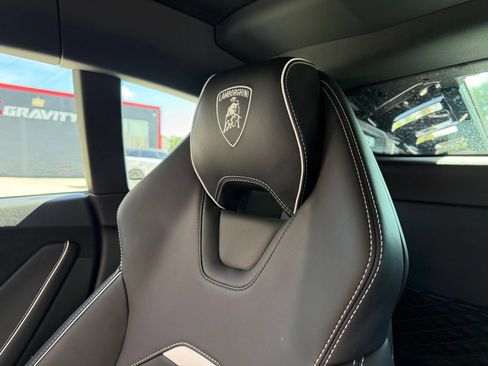 Used 2021 Lamborghini Huracan EVO RWD image 31
