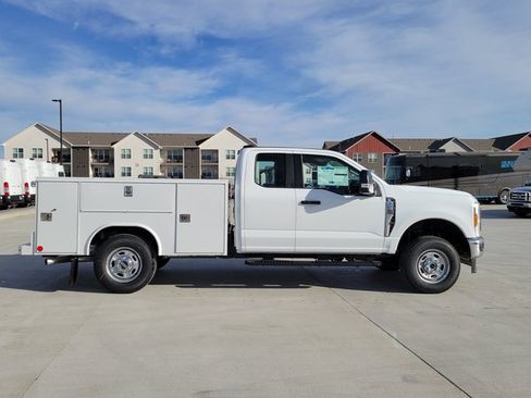 New 2026 Ford F250 XL w/ XL Chrome Package image 2