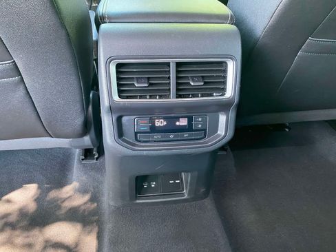 Used 2025 Volkswagen Atlas SE AWD/4WD image 22