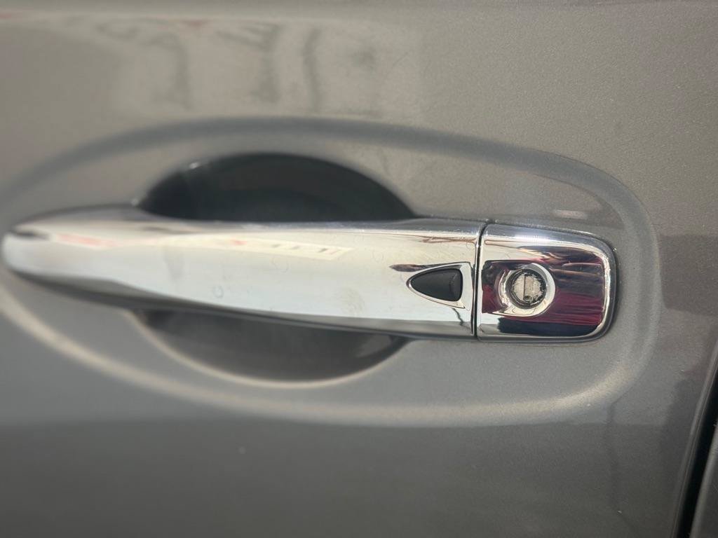 Used 2017 Nissan Rogue SV AWD/4WD image 31
