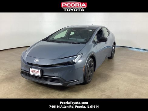 Used 2025 Toyota Prius LE FWD image 1