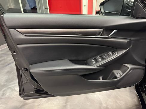 Used 2018 Honda Accord Sport image 24