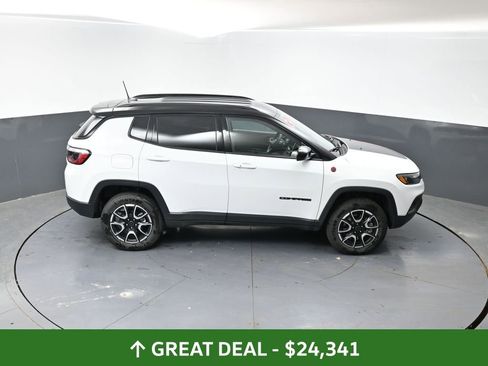 Used 2025 Jeep Compass Trailhawk AWD/4WD image 43