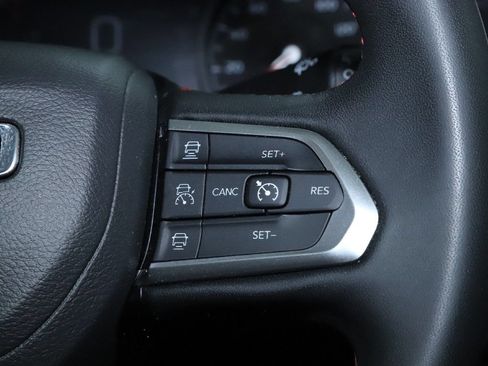 Used 2025 Jeep Compass Trailhawk AWD/4WD image 23