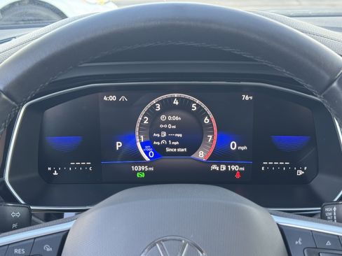 Used 2024 Volkswagen Jetta SE w/ Panoramic Sunroof Package image 23