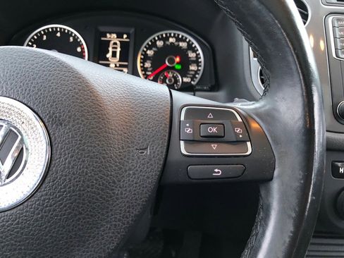 Used 2017 Volkswagen Tiguan Sport image 23