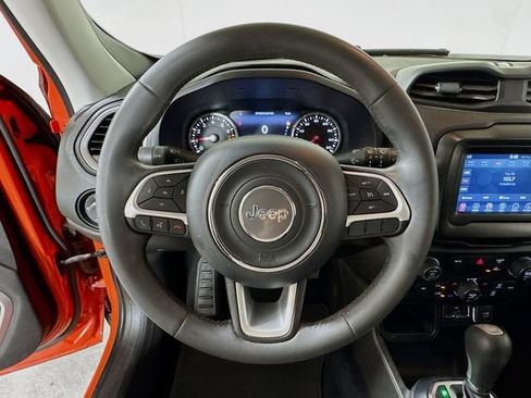 Used 2021 Jeep Renegade Latitude FWD image 9