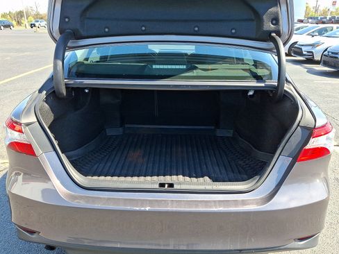 Used 2018 Toyota Camry LE image 29