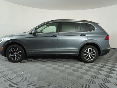 Used 2020 Volkswagen Tiguan SE w/ Panoramic Sunroof Package FWD image 4