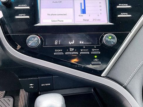 Used 2018 Toyota Camry SE image 16