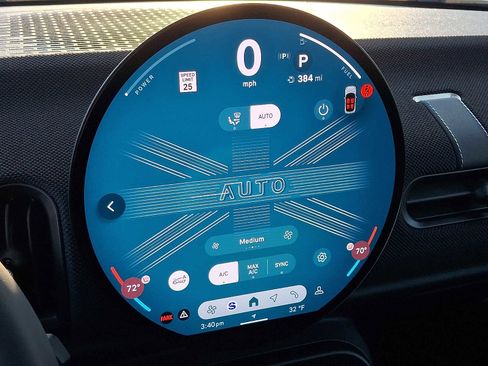 Used 2025 MINI Cooper 2-Door Hardtop image 17