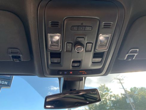 Used 2021 Chevrolet Tahoe Z71 w/ Z71 Signature Package image 21