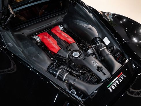 Used 2018 Ferrari 488 GTB image 17