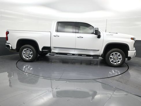 Used 2024 Chevrolet Silverado 2500 High Country AWD/4WD image 7