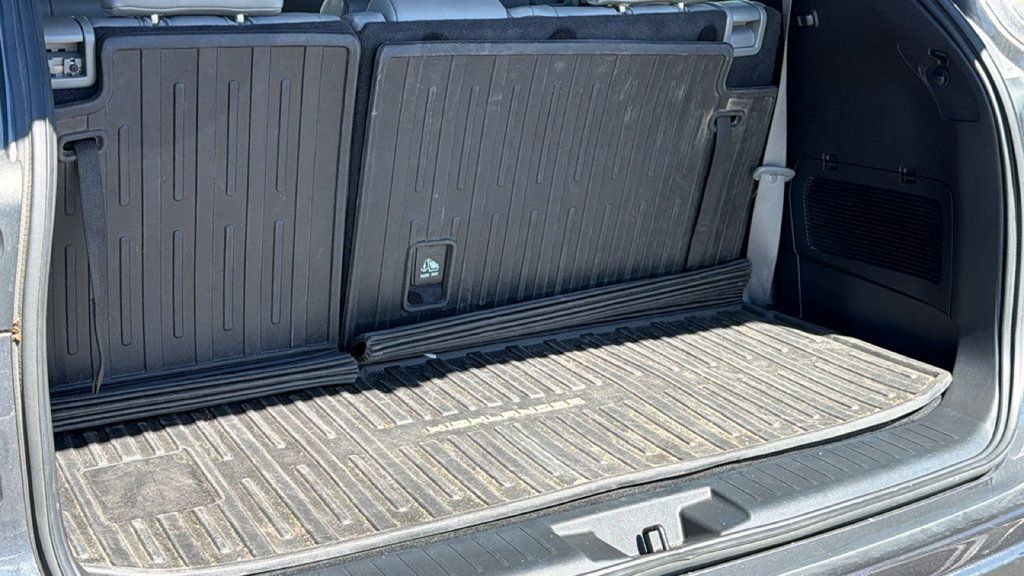 Used 2022 Toyota Highlander XLE AWD/4WD image 27