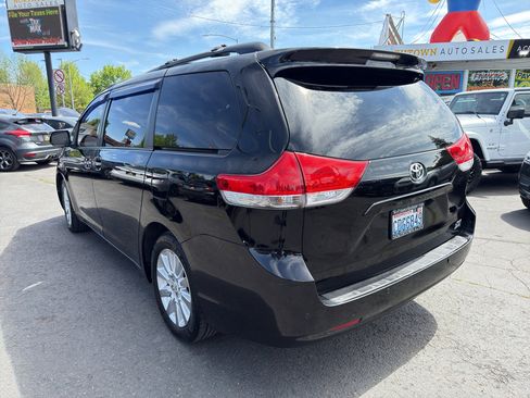 Used 2012 Toyota Sienna XLE w/ XLE Navigation Pkg AWD/4WD image 5