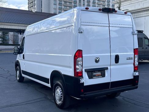 Used 2025 RAM ProMaster 2500 w/ Convenience Group image 9