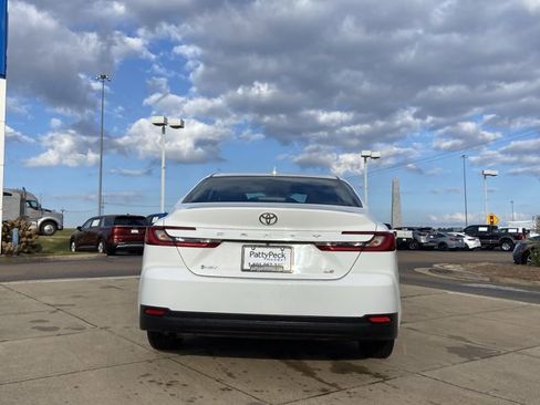 Used 2025 Toyota Camry LE image 9