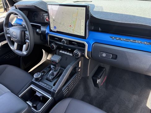 Used 2025 Toyota Tacoma TRD Off-Road AWD/4WD image 12