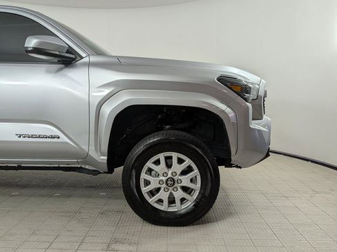Used 2025 Toyota Tacoma SR5 AWD/4WD image 11