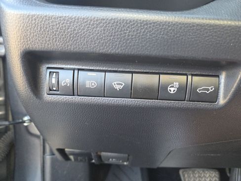 Used 2021 Toyota RAV4 XLE Premium image 10