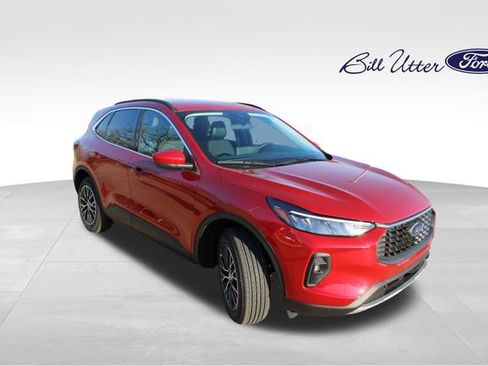 New 2025 Ford Escape SE image 2