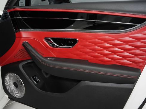 Used 2020 Bentley Flying Spur W12 image 33