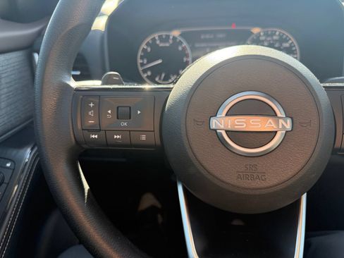 Used 2022 Nissan Rogue SV FWD image 19