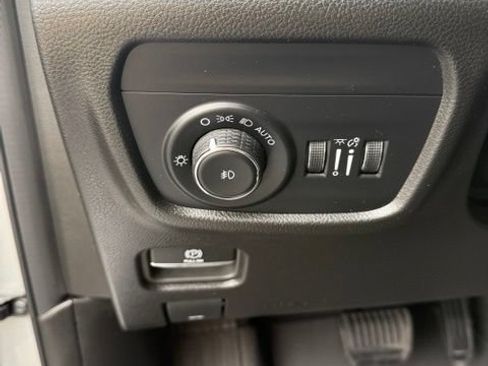 Used 2024 Jeep Grand Cherokee L Limited w/ Luxury Tech Group II AWD/4WD image 18