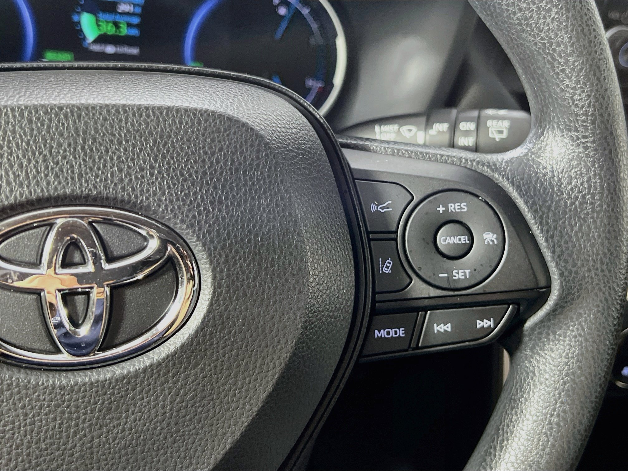 Used 2025 Toyota RAV4 XLE AWD/4WD image 20