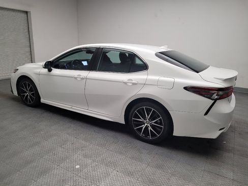 Used 2023 Toyota Camry SE image 3
