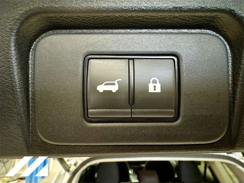 Used 2024 Nissan Rogue SV image 27