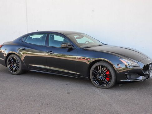 Used 2022 Maserati Quattroporte Modena Q4 AWD/4WD image 1
