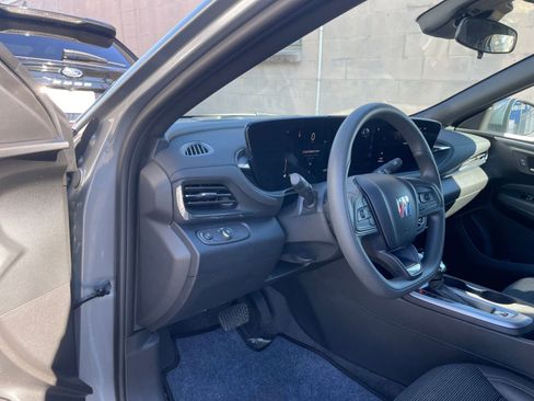 Used 2025 Buick Envista Preferred image 32