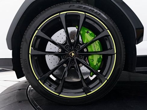Used 2022 Lamborghini Urus image 3