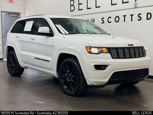 Used 2022 Jeep Grand Cherokee Laredo X RWD image 2