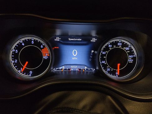 Used 2019 Jeep Cherokee Limited FWD image 23