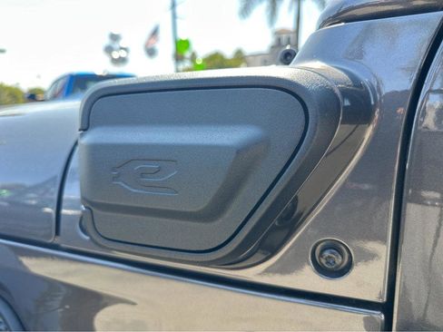 Used 2021 Jeep Wrangler Unlimited Sahara image 41