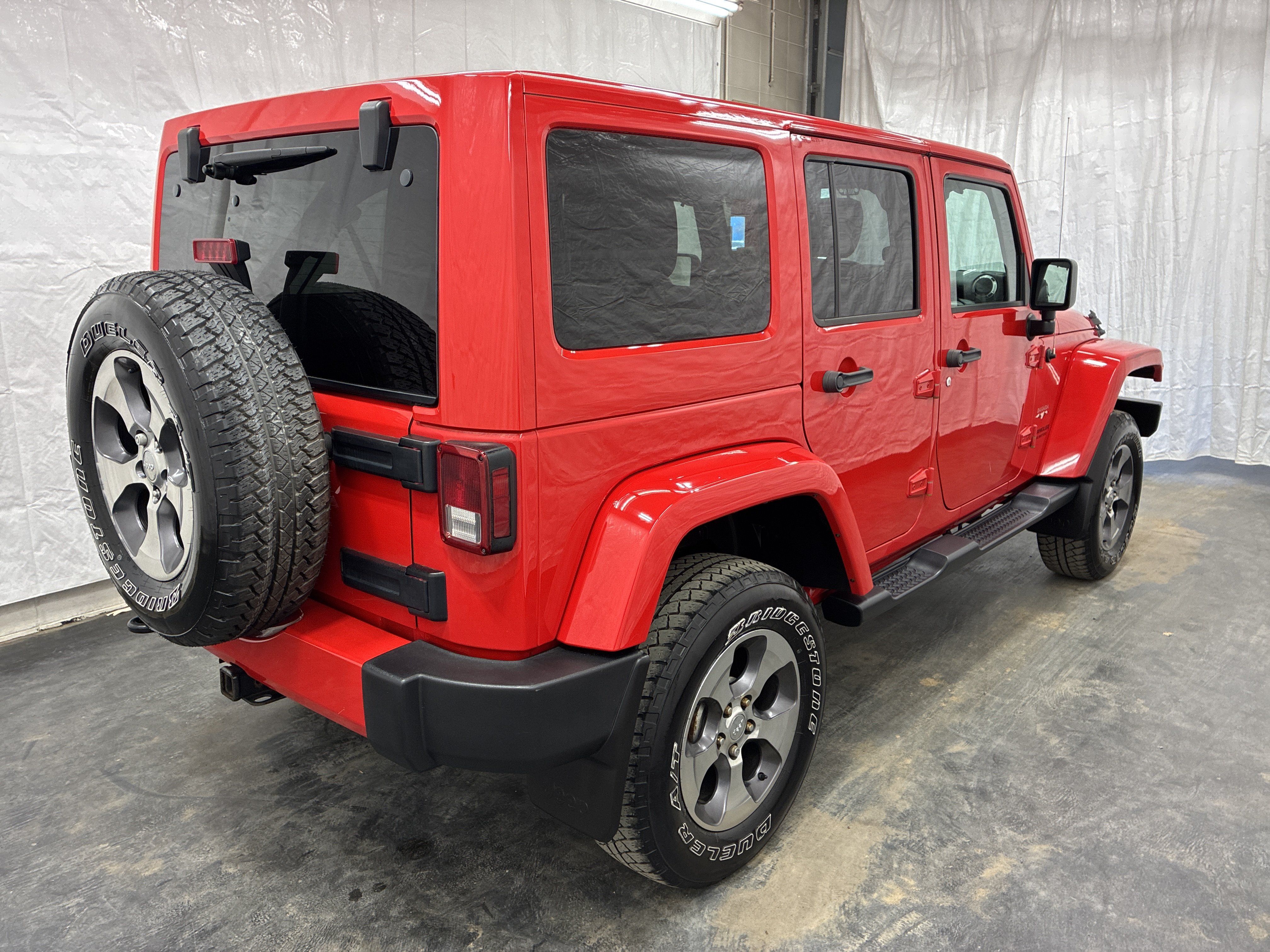Used 2016 Jeep Wrangler Unlimited Sahara w/ Dual Top Group AWD/4WD image 4