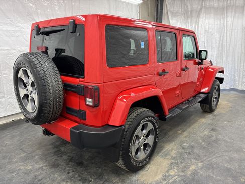 Used 2016 Jeep Wrangler Unlimited Sahara w/ Dual Top Group image 4