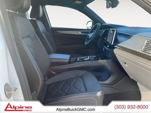 Used 2025 Volkswagen Atlas Cross Sport SE image 15