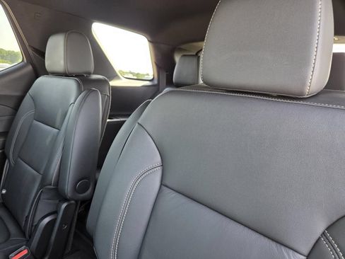 Used 2022 Chevrolet Traverse LT w/ LPO, Floor Liner Package FWD image 27
