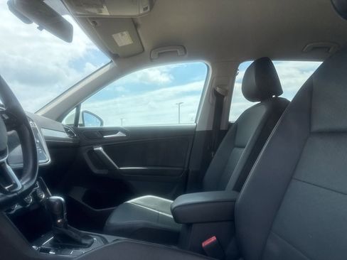 Used 2019 Volkswagen Tiguan SE FWD image 43