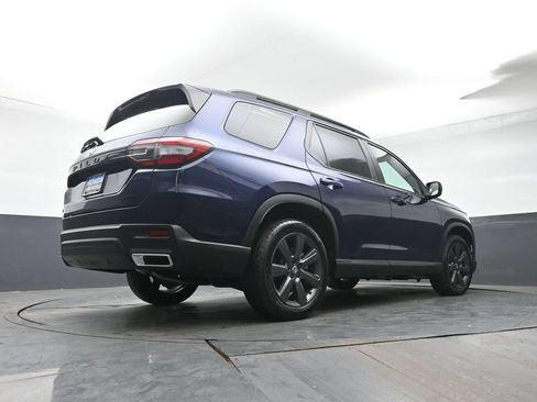 Used 2023 Honda Pilot Sport image 32