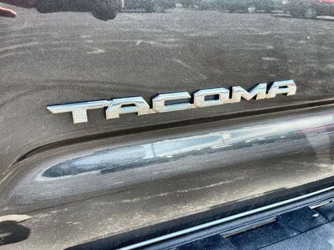 Used 2019 Toyota Tacoma SR5 AWD/4WD image 28
