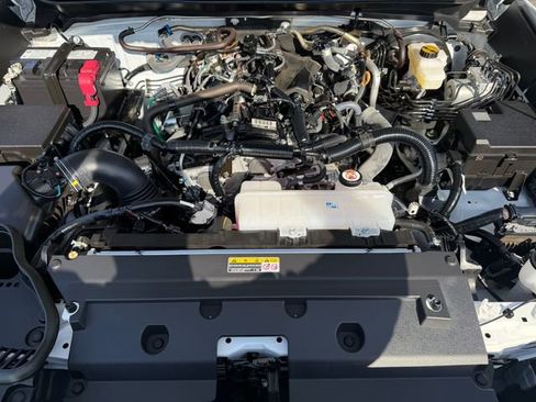 Used 2025 Toyota Tacoma SR5 AWD/4WD image 21